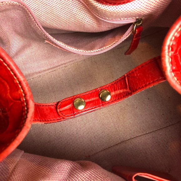 Authentic Dooney & Bourke Leather Red croc styling w Goldtone clasp & trim - Picture 6 of 16